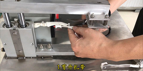 如何更换压阀机的模头